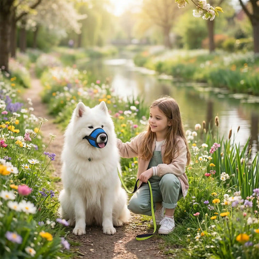 Muselière sur notre ami avec petite fille en balade