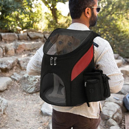 Jeune homme porte notre compagnon avec son sac à dos pour chien 
