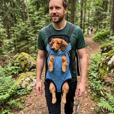 Nos camarades se balade avec sac de transport chien