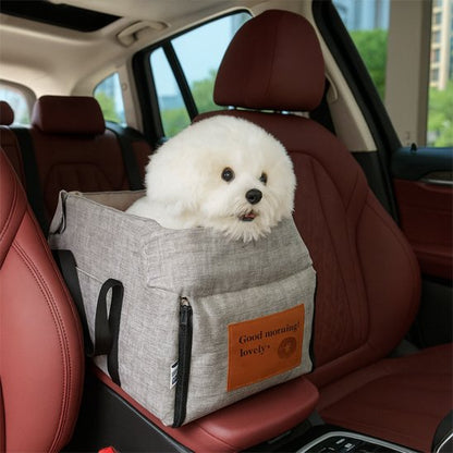 Notre toutou dans sac de transport pour chien en securite